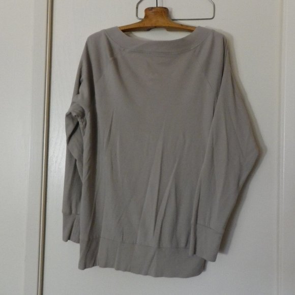 WOMEN'S DEEP V NECK SWEATER - Picture 2 of 4